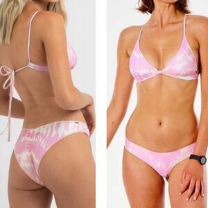 RIP CURL CLASSIC SURF ECO CROSSBACK TRI BIKINI TOP & CHEEKY BIKINI BOTTOM
Medium